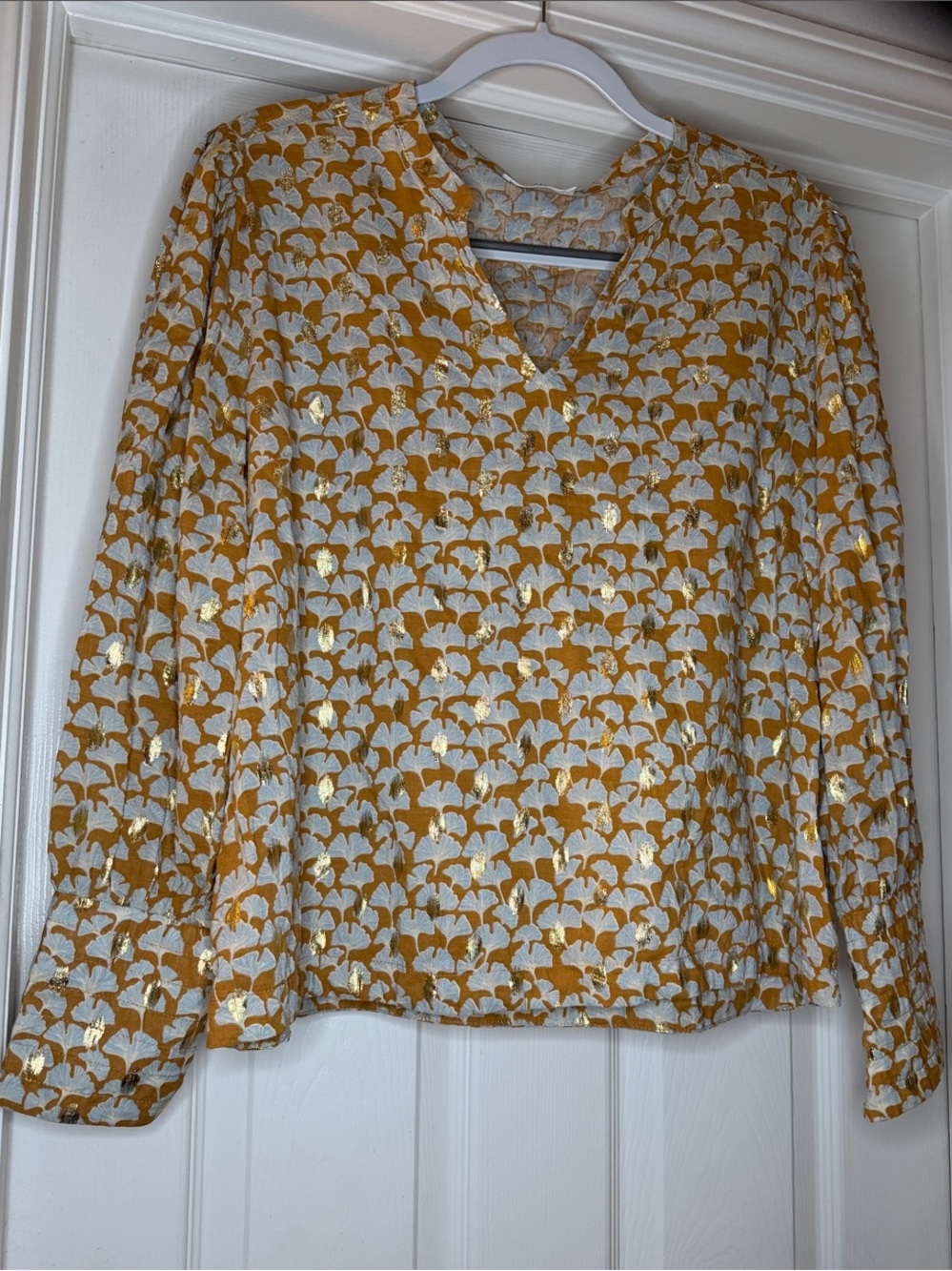 Avara Women’s Print w/ Mettalic V-Neck Long Sleeve Top